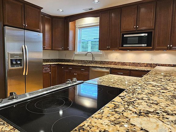3rd image of 45655 Centerview Ln