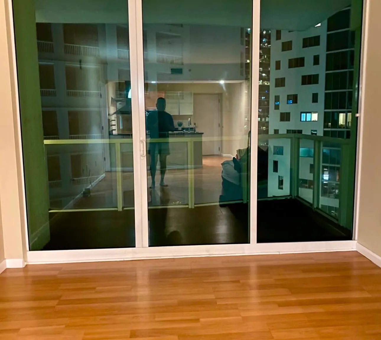 1 bed, 826 sqft, $2,950 — Photo 2