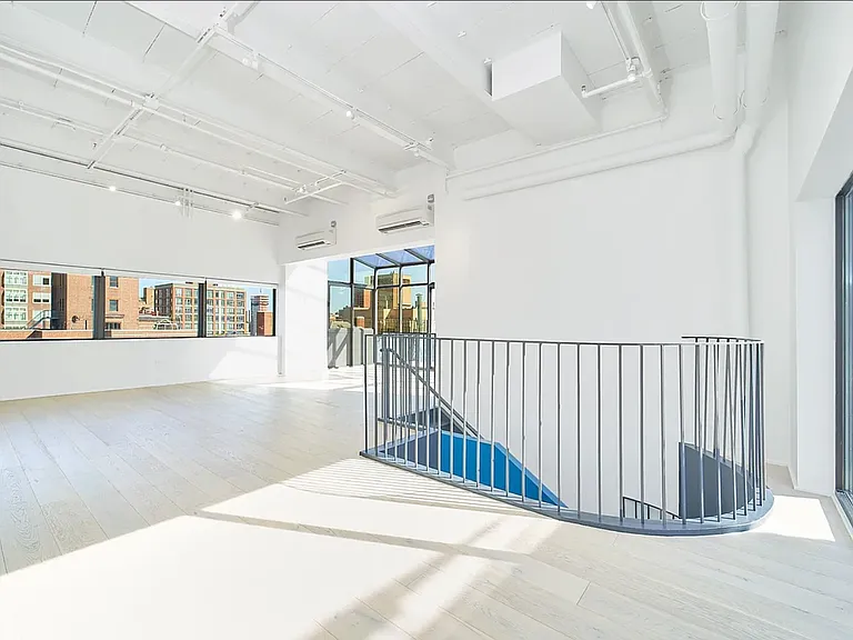237 Madison Ave #PH — Photo 11