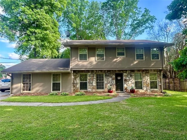 4506 Town Crier Rd SW, Lilburn, GA 30047