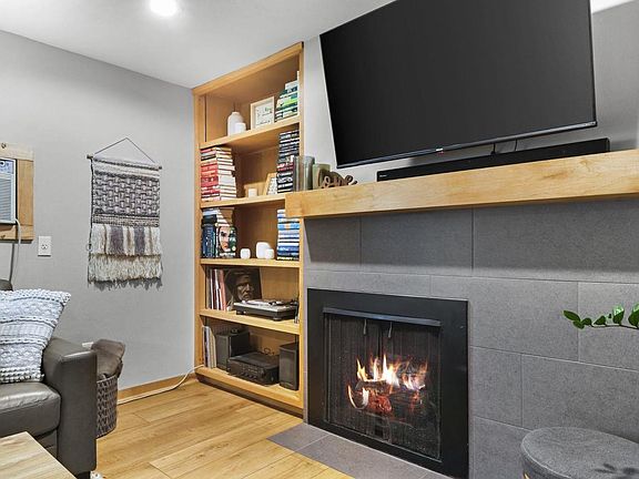 4th image of 1014 Spaight Street #9