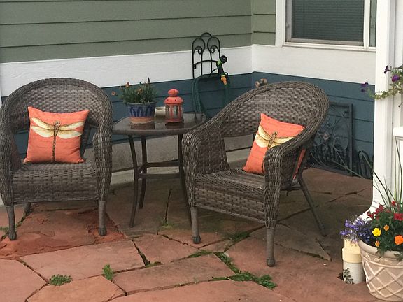 Flagstone front porch 
