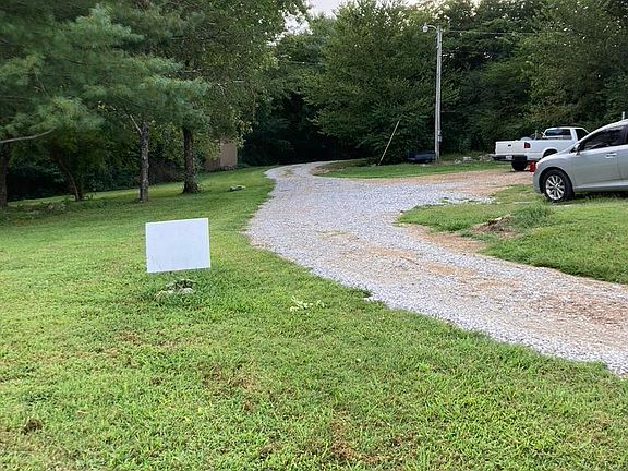 3rd image of 109 S Smith Hollow Ln