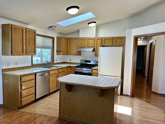 4th image of 2060 Oxford Ct