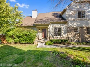 2588 Maple Forest Ct, Wixom, MI 48393