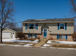 1955 51st St NW, Rochester, MN 55901