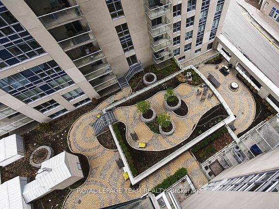 3rd image of 242 Rideau St #1303