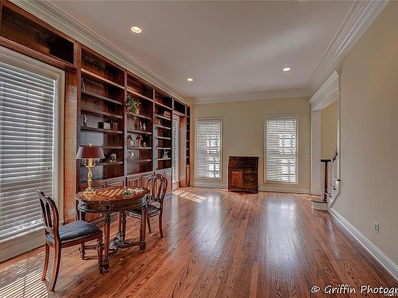 5th image of 2831 Long Lake Dr