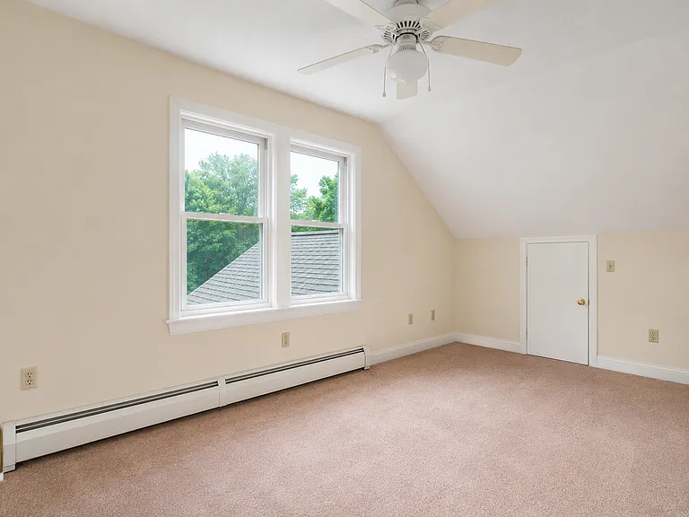 38 Warren Rd — Photo 7