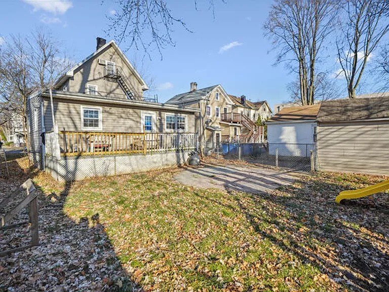 102-104 Jackson Ave — Photo 26