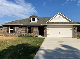 408 NW 7th St, Wagoner, OK 74467