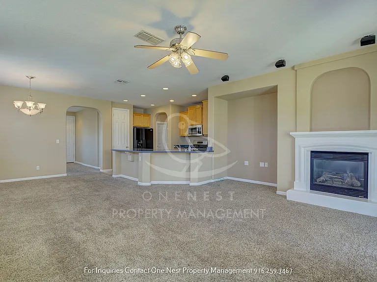 418 Dumont Ct — Photo 9