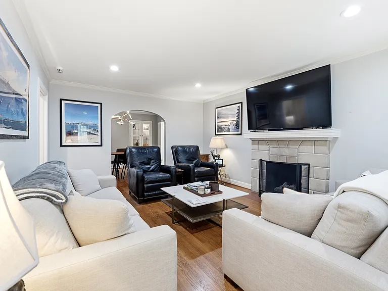 5330 McCommas Blvd — Photo 2