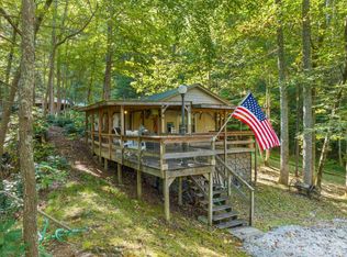 1046 Angelwood Ln, Hendersonville, NC 28792