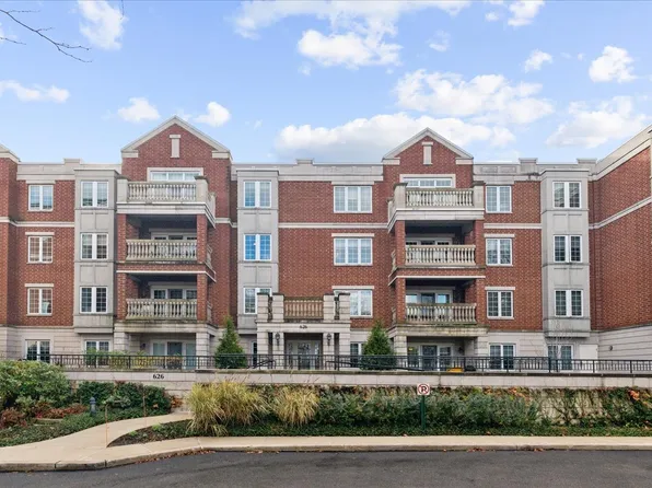 626 Homewood Ave APT 301, Highland Park, IL 60035