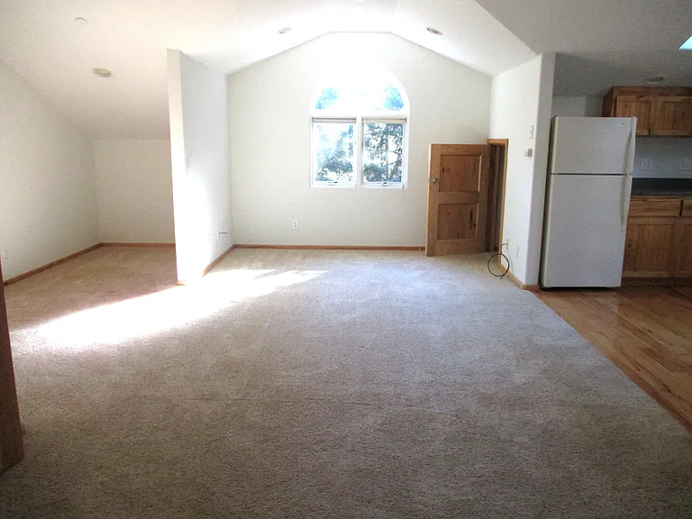 124 Downing Dr — Photo 6