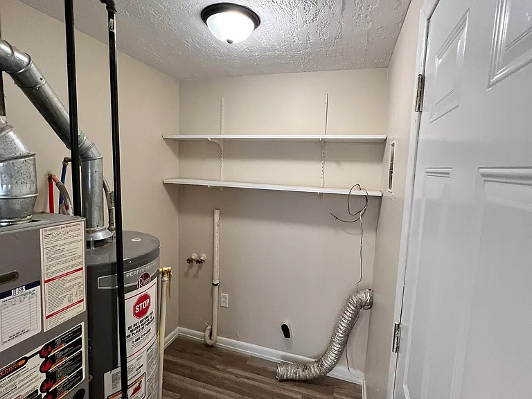57 Oakwood Dr #4 — Photo 3