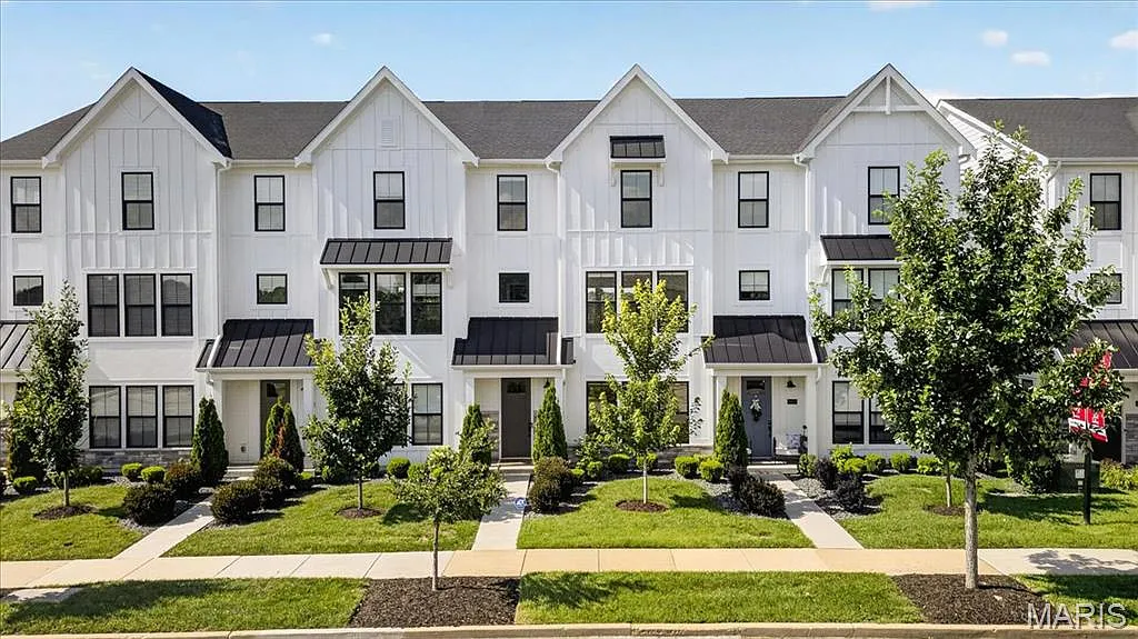 4 bed, 3.5 bath, 2515 sqft, $4,800 — Photo 1