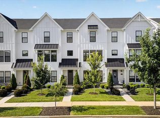 8933 Eager Rd, Saint Louis, MO 63144