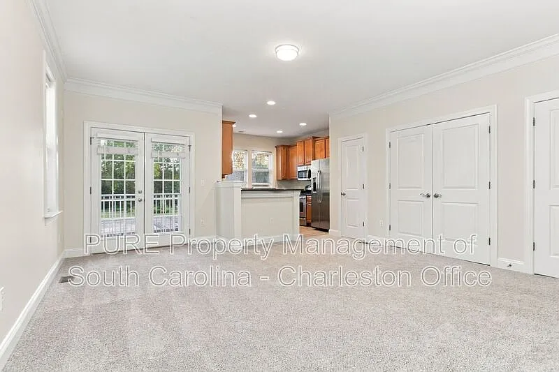3 bed, 2.5 bath, 2449 sqft, $3,099 — Photo 3