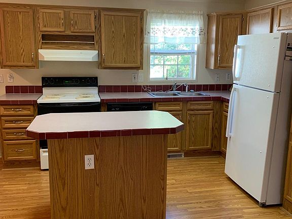 5th image of 113 Carver Ln