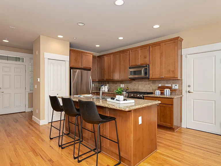 1348 Bellevue Way SE #1348 — Photo 9
