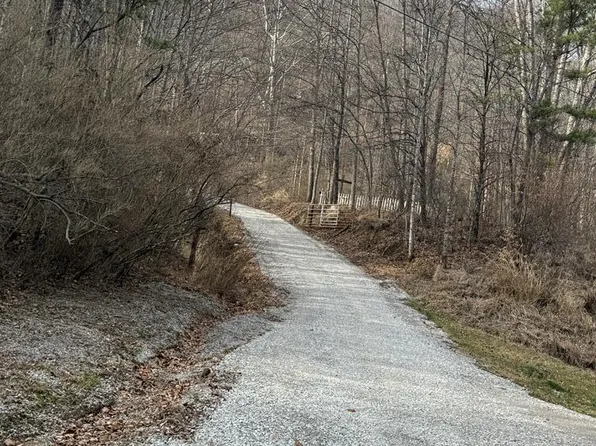 64 Wireman Dr, Mallie, KY 41836