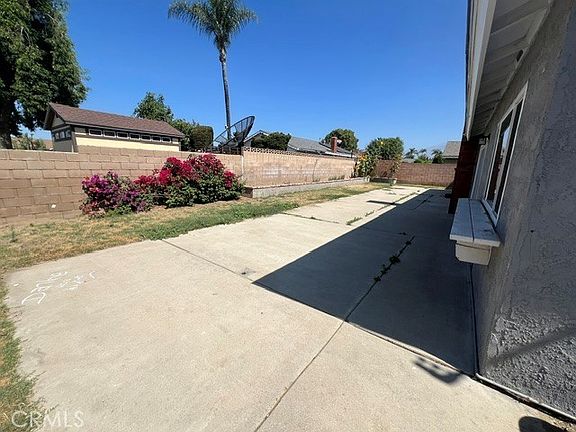 3rd image of 2544 S Garfield Pl