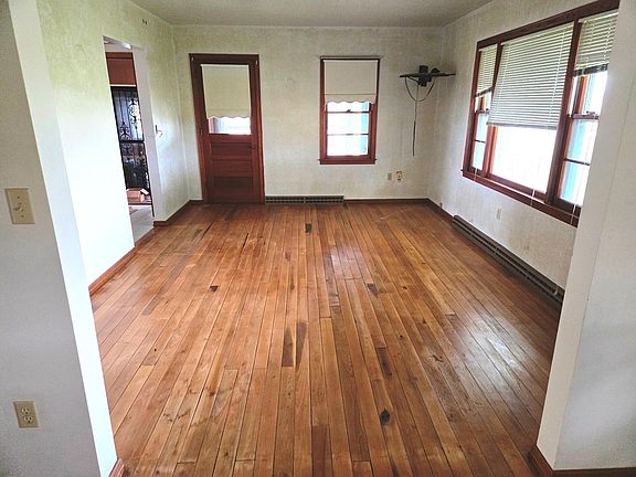 4th image of 3202 W Michigan St