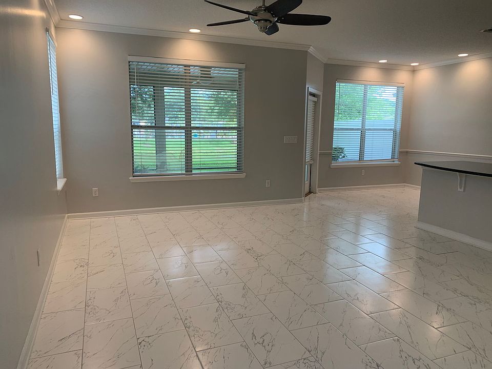 1st image of 465 Walnut Dr