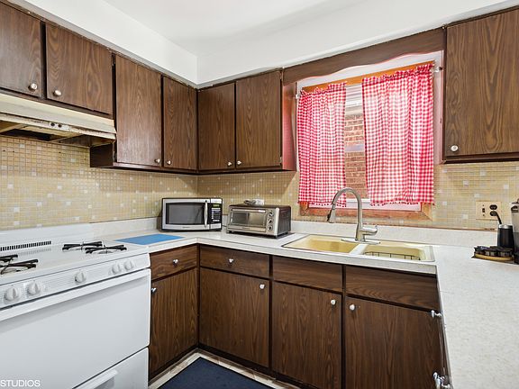 3rd image of 7228 S Central Park Ave