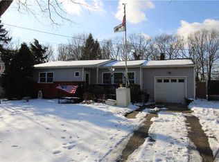 28 Ridge Rd, Shirley, NY 11967