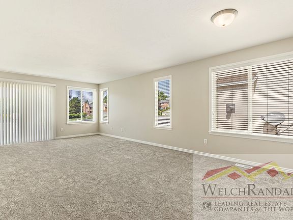 4th image of 1563 Oakridge Park Dr