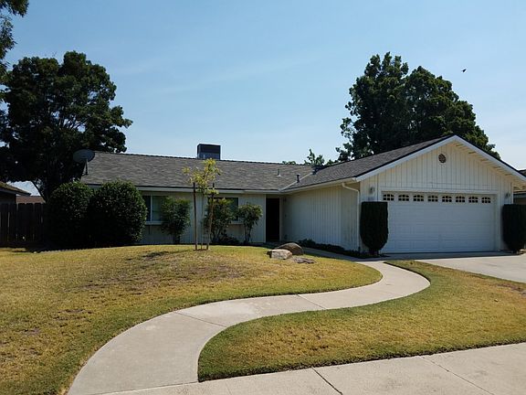 2nd image of 811 Sherry Ct