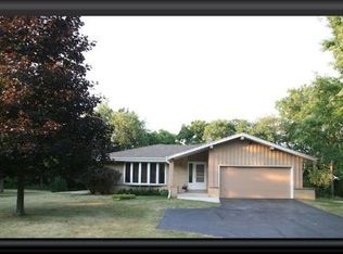 2221 Hillside Dr, Delafield, WI 53018