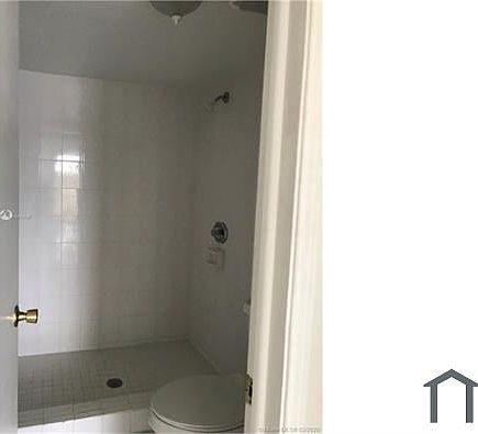 4th image of 9410 Live Oak Pl