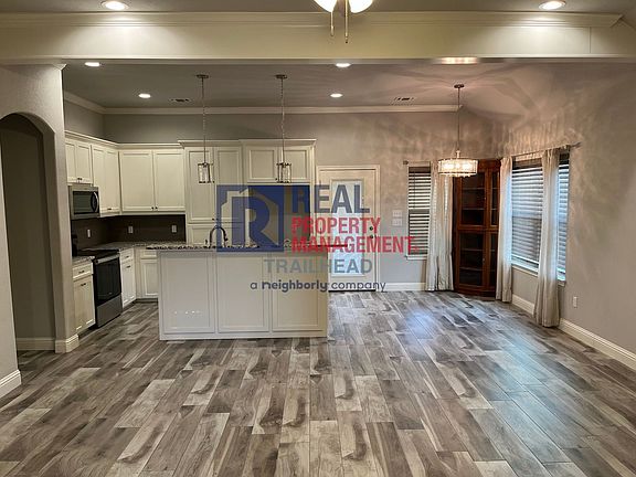 3rd image of 2702 San Gabriel Dr