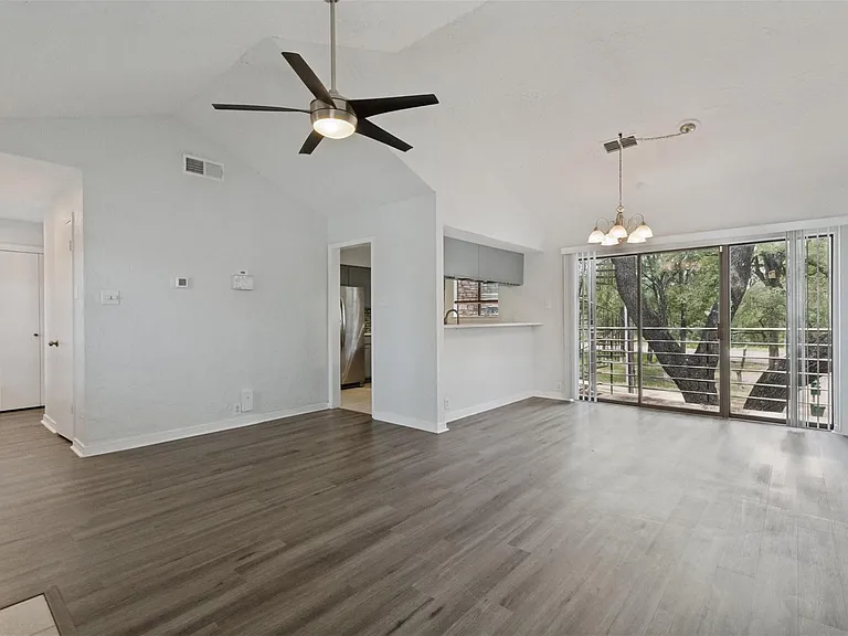6810 Deatonhill Dr #204 — Photo 6