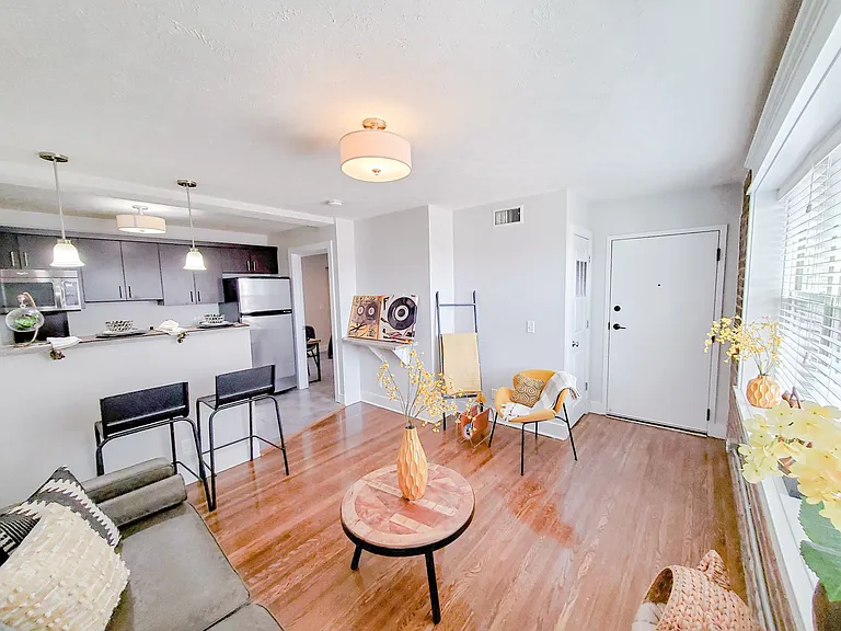 628 Park Ave — Photo 10
