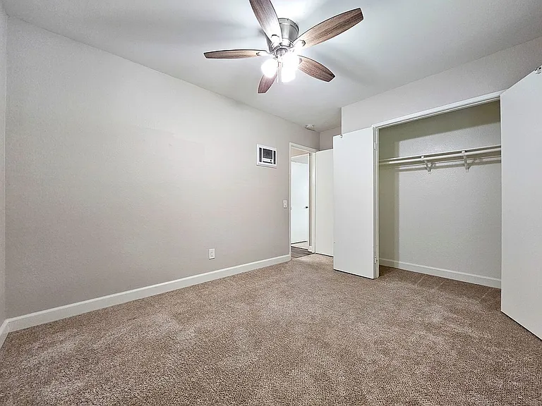 Parklane Apartments — Photo 81