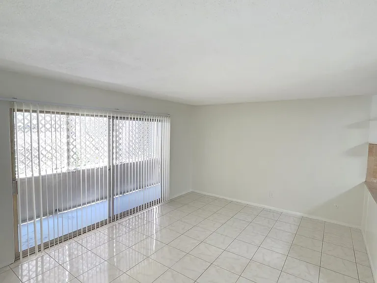 200 S Occidental — Photo 17