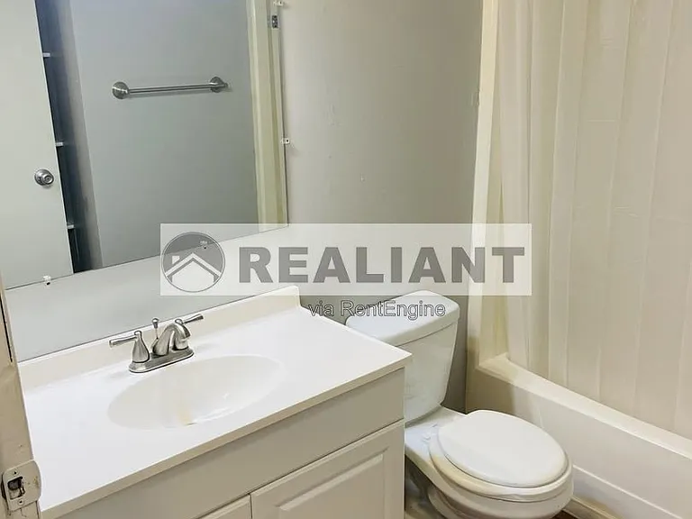 405 Amhurst Dr — Photo 3