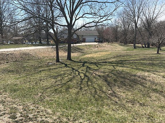 3rd image of 20 Locust Ln