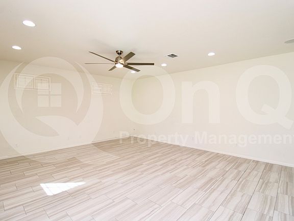 5th image of 241 E Wisteria Dr
