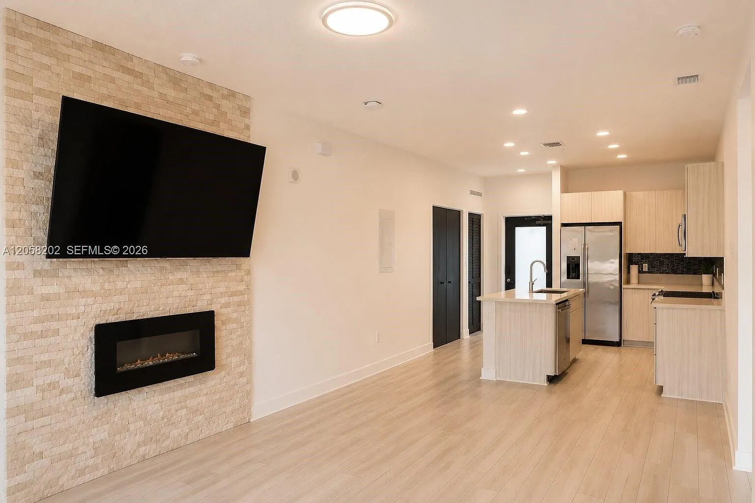 Urbana At The Residences — Photo 1