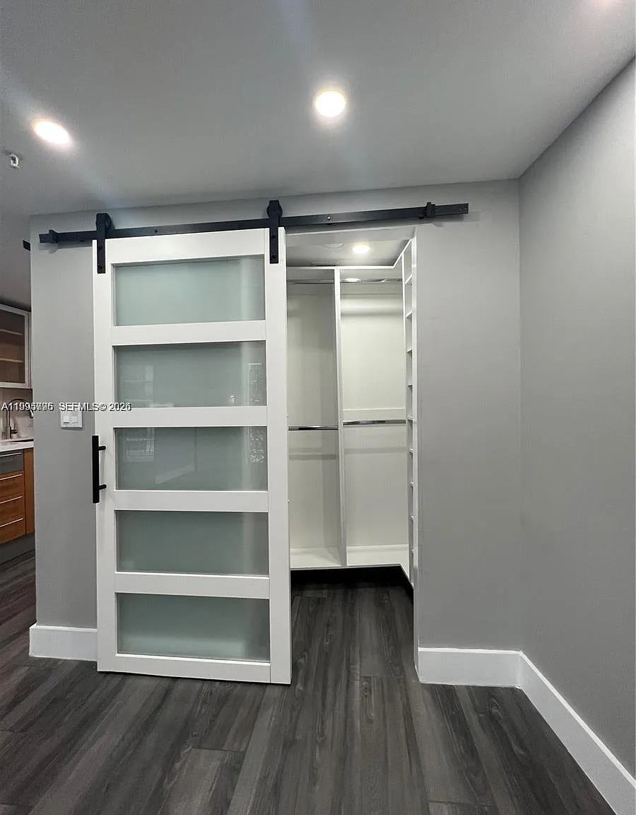 Opera Tower Condo — Photo 3