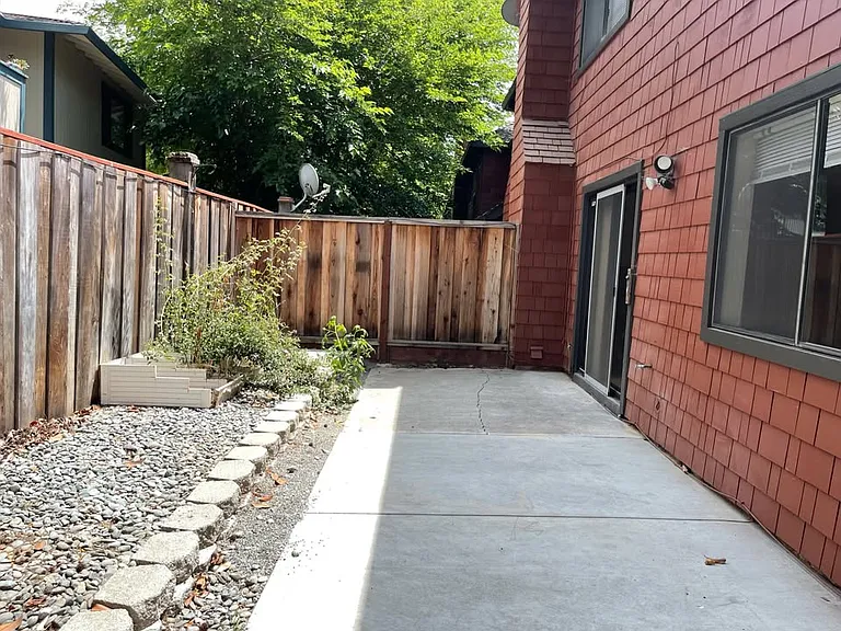 2560 Village Dr — Photo 10
