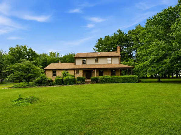 10414 Skyline Ave, Midland, VA 22728
