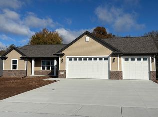 N1893 Medina Dr, Greenville, WI 54942