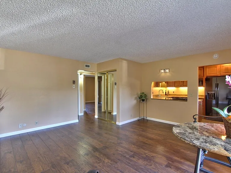 500 Glenwood Cir #413 — Photo 1